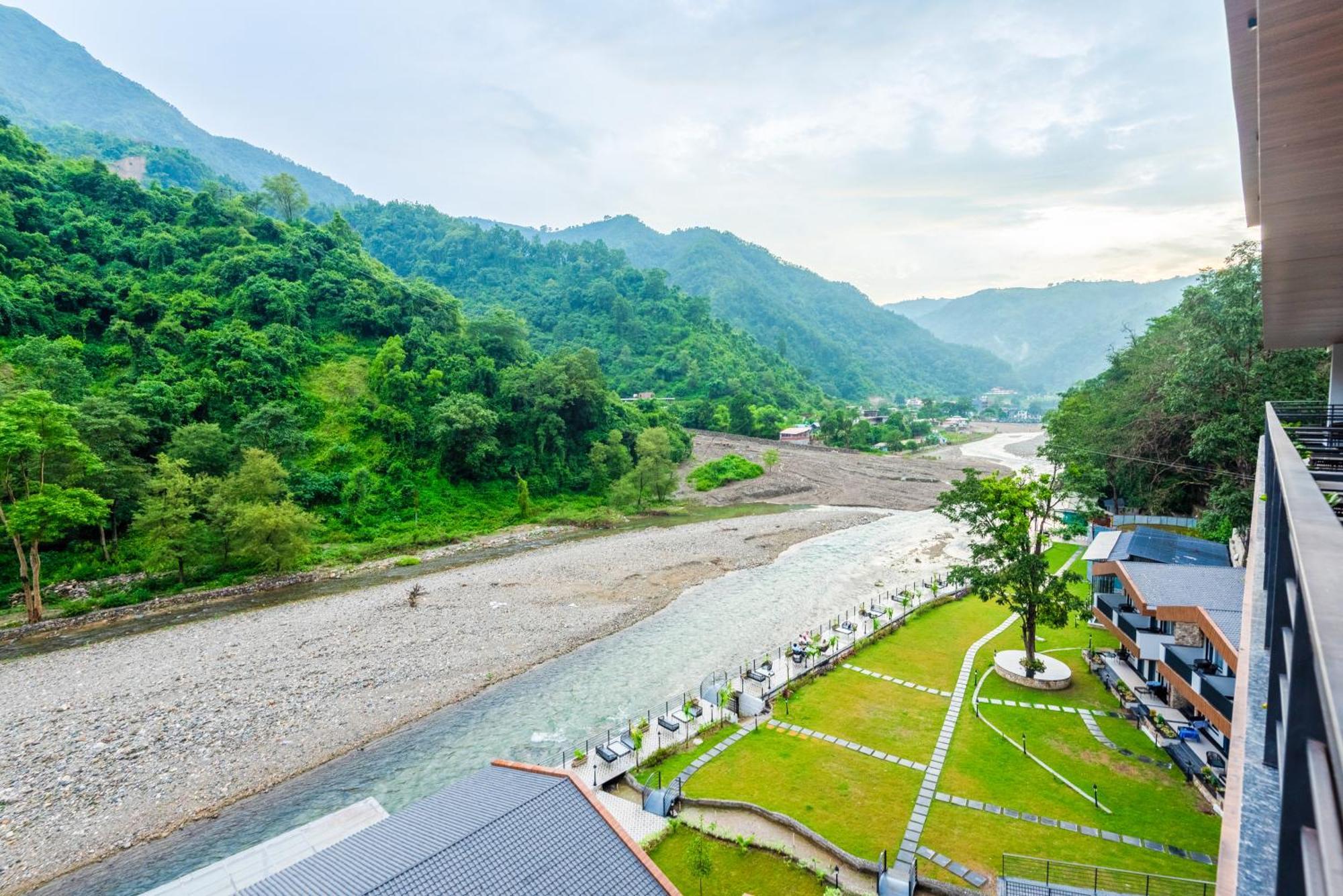 Dls Divine River Resort And Spa, Rishīkesh Dış mekan fotoğraf