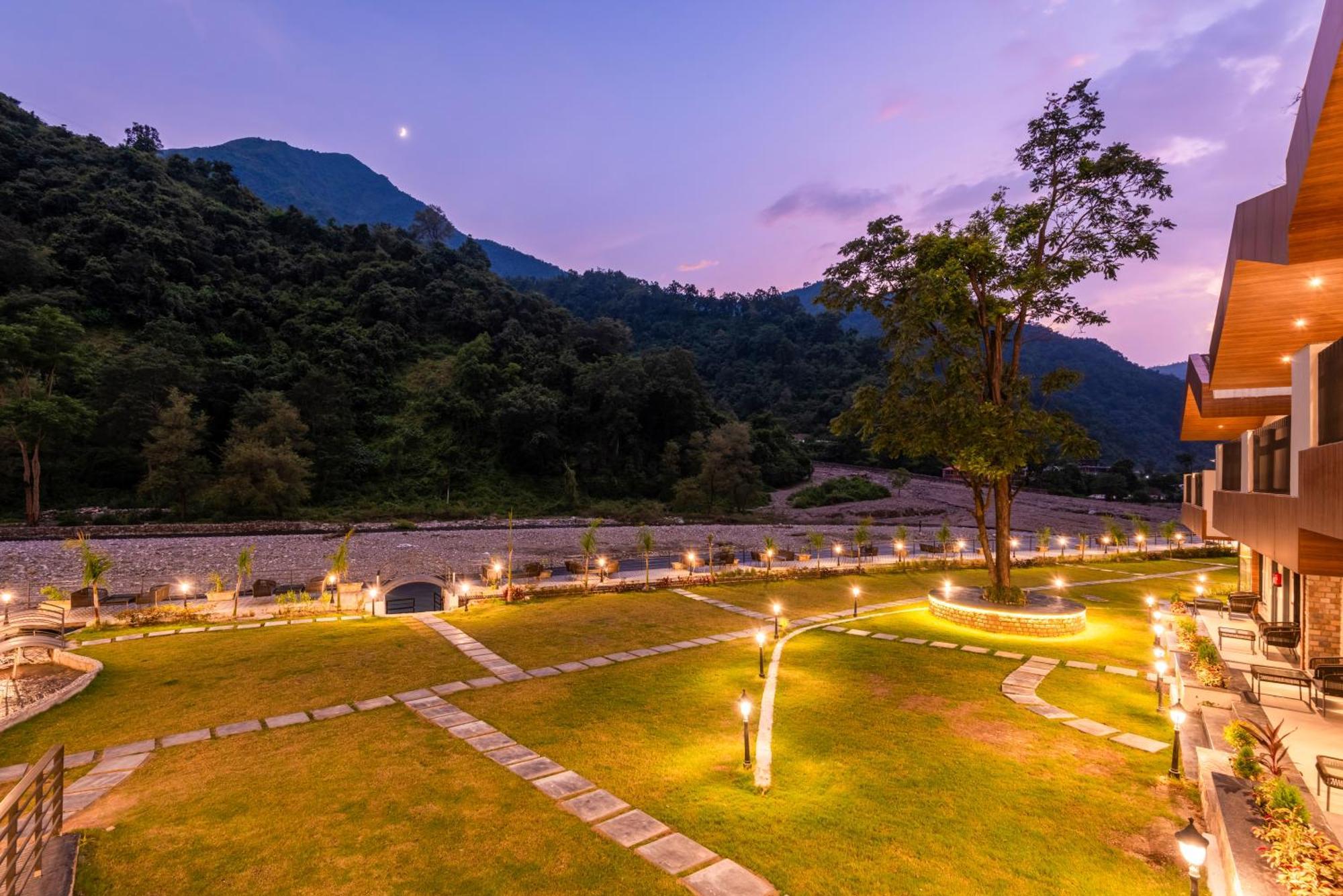 Dls Divine River Resort And Spa, Rishīkesh Dış mekan fotoğraf